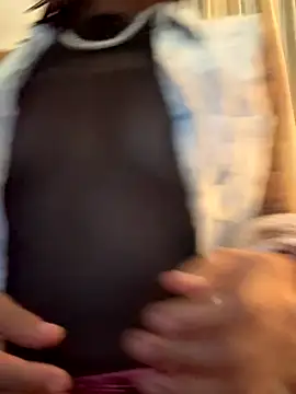 Snapshot of Nia_Desire chatting on 09-20-25, 06:58 Nia Desire online show from 09-20-25, 06:58