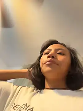 Snapshot of Nia_Desire chatting on 06-24-26, 08:24 Nia Desire online show from 06-24-26, 08:24