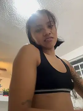 Snapshot of Nia_Desire chatting on 07-23-26, 08:45 Nia Desire online show from 07-23-26, 08:45