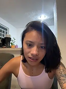 Snapshot of Nia_Desire chatting on 08-04-26, 06:16 Nia Desire online show from 08-04-26, 06:16