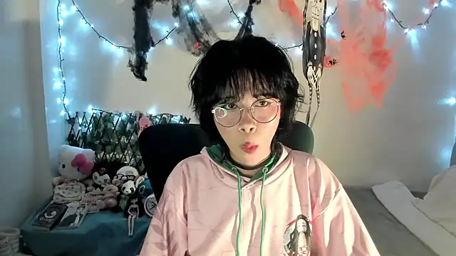 Snapshot of dolliette24 chatting on 10-12-25, 02:10 dolliette24 online show from 10-12-25, 02:10