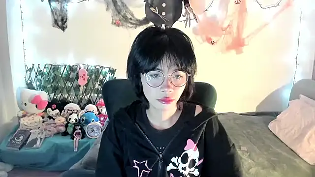 Snapshot of dolliette24 chatting on 10-14-25, 02:01 dolliette24 online show from 10-14-25, 02:01