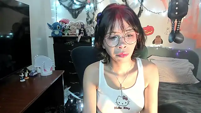 Snapshot of dolliette24 chatting on 10-21-25, 03:18 dolliette24 online show from 10-21-25, 03:18