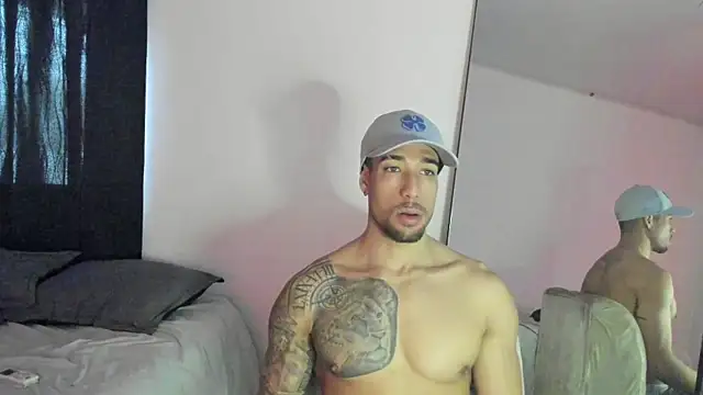 Snapshot of ThiagoLugo chatting on 10-22-25, 03:45 ThiagoLugo online show from 10-22-25, 03:45