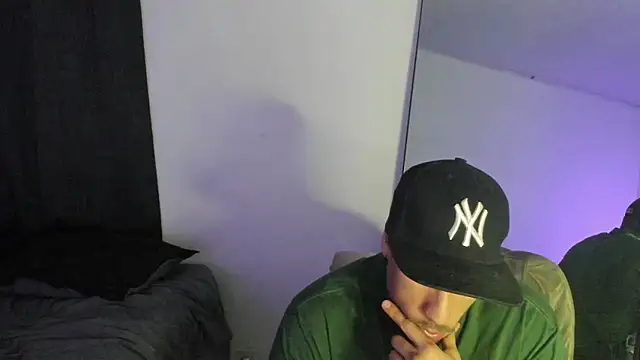 Snapshot of ThiagoLugo chatting on 12-05-25, 03:59 ThiagoLugo online show from 12-05-25, 03:59