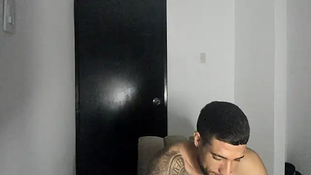 Snapshot of ThiagoLugo chatting on 05-05-26, 04:31 ThiagoLugo online show from 05-05-26, 04:31