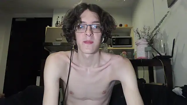 Snapshot of LovesomeCookie chatting on 09-23-25, 12:41 LovesomeCookie online show from 09-23-25, 12:41