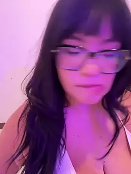 Snapshot of Emily_Taylor2 chatting on 04-22-26, 02:03 Emily Taylor2 online show from 04-22-26, 02:03