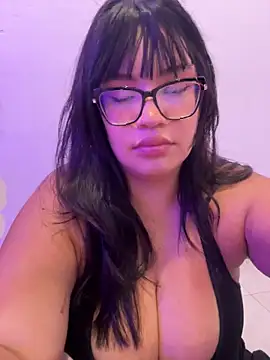 Snapshot of Emily_Taylor2 chatting on 04-25-26, 02:03 Emily Taylor2 online show from 04-25-26, 02:03