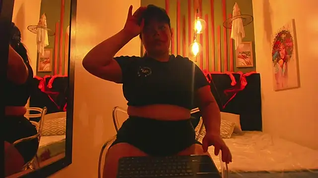 Laura Sex19 online show from 10-31-25, 12:28