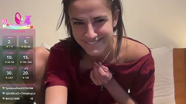 Snapshot of heyitsmadig chatting on 10-11-25, 04:16 heyitsmadig online show from 10-11-25, 04:16