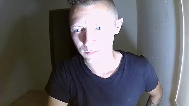 Snapshot of BlondZilla chatting on 10-12-25, 11:53 BlondZilla online show from 10-12-25, 11:53