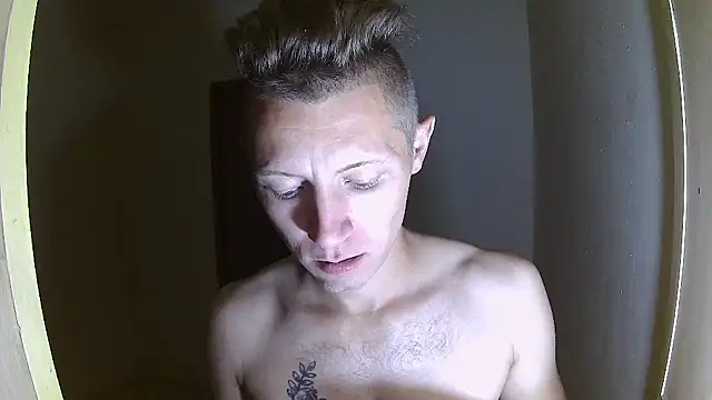 Snapshot of BlondZilla chatting on 10-17-25, 07:00 BlondZilla online show from 10-17-25, 07:00