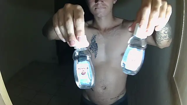 Snapshot of BlondZilla chatting on 10-20-25, 06:25 BlondZilla online show from 10-20-25, 06:25