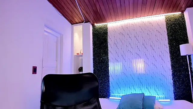 AidaJones online show from 12-20-25, 03:46