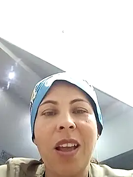 Snapshot of Yanis_Ariel12 chatting on 10-05-25, 04:38 Yanis Ariel12 online show from 10-05-25, 04:38