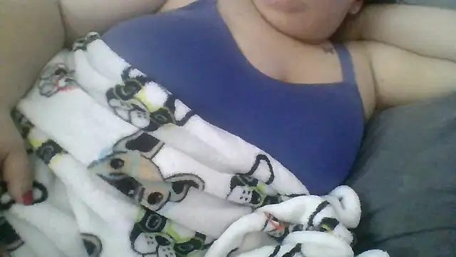 Snapshot of sarahcakes223 chatting on 06-20-26, 05:27 sarahcakes223 online show from 06-20-26, 05:27