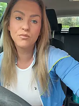 Snapshot of Charleigh_xx chatting on 10-31-25, 01:34 Charleigh xx online show from 10-31-25, 01:34