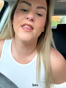 Snapshot of Charleigh_xx chatting on 11-04-25, 03:11 Charleigh xx online show from 11-04-25, 03:11