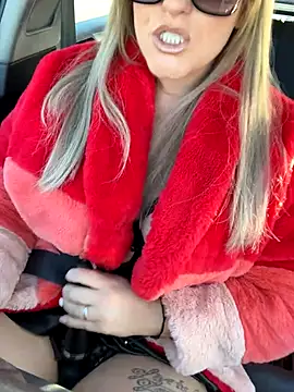 Snapshot of Charleigh_xx chatting on 11-25-25, 12:05 Charleigh xx online show from 11-25-25, 12:05