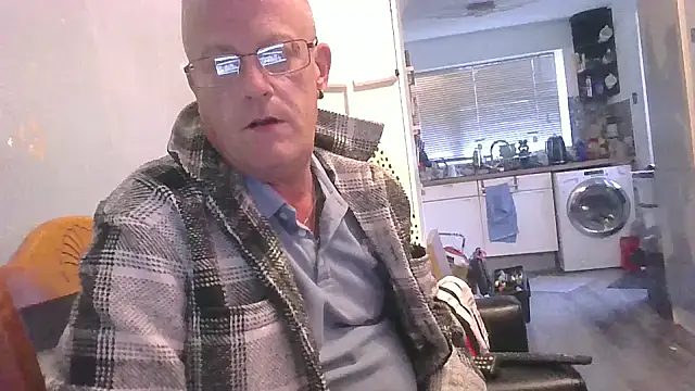 Snapshot of hefin18 chatting on 02-19-25, 04:55 hefin18 online show from 02-19-25, 04:55
