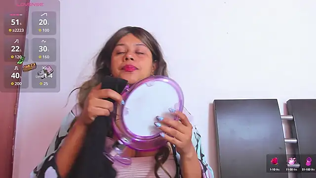 Snapshot of _Vale21_ chatting on 09-13-25, 01:22  Vale21  online show from 09-13-25, 01:22