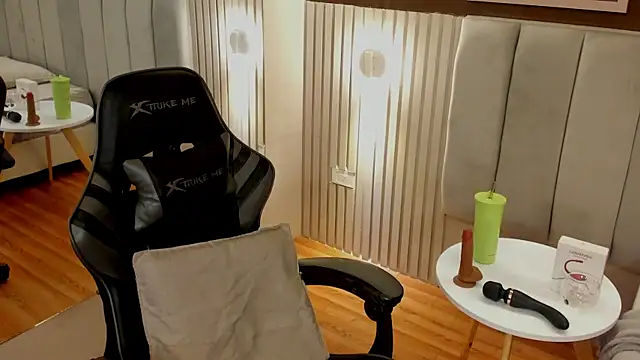 Skyyle  online show from 04-24-26, 01:13