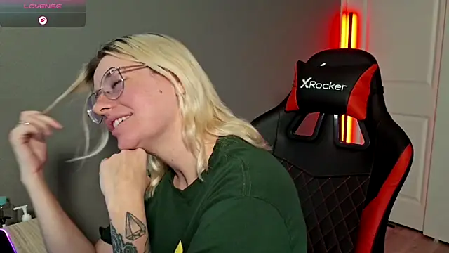 Snapshot of Charlies_world chatting on 09-22-25, 05:37 Charlies world online show from 09-22-25, 05:37