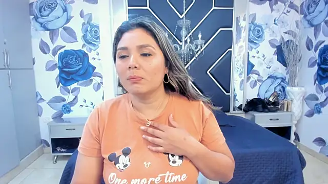 LatinaHoleQueen online show from 10-11-25, 02:15