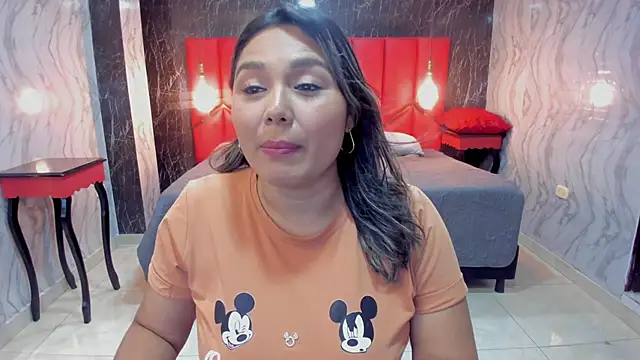 LatinaHoleQueen online show from 12-04-25, 02:37