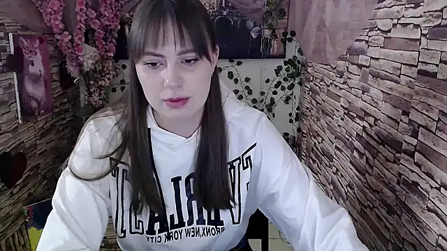 Amanda Bright  online show from 10-06-25, 06:44