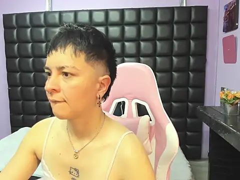  Hannah Hot online show from 11-22-25, 01:21