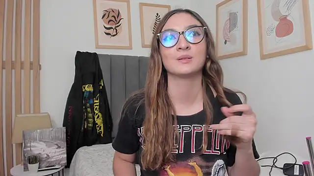 Snapshot of Alice_Dickinssonn chatting on 12-14-25, 09:19 Alice Dickinssonn online show from 12-14-25, 09:19