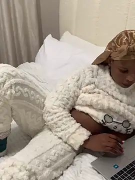 jayjayja19 online show from 04-24-26, 04:53