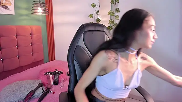 raven smith  online show from 12-19-25, 04:41