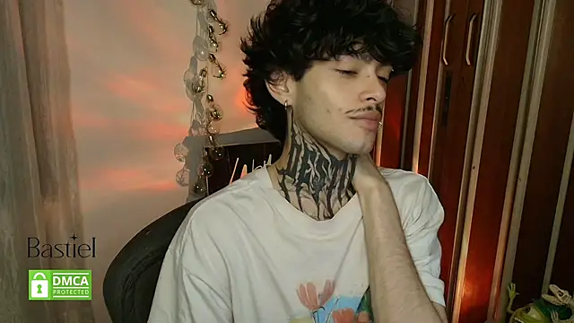 Snapshot of Mihail_leroy chatting on 09-18-25, 01:51 Mihail leroy online show from 09-18-25, 01:51