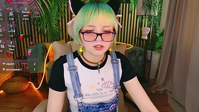 Snapshot of CoralineYoung chatting on 06-06-26, 10:42 CoralineYoung online show from 06-06-26, 10:42