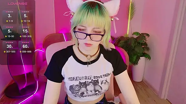 Snapshot of CoralineYoung chatting on 06-15-26, 06:15 CoralineYoung online show from 06-15-26, 06:15