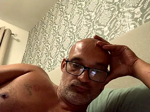 Snapshot of halfcastlad chatting on 09-10-25, 09:15 halfcastlad online show from 09-10-25, 09:15