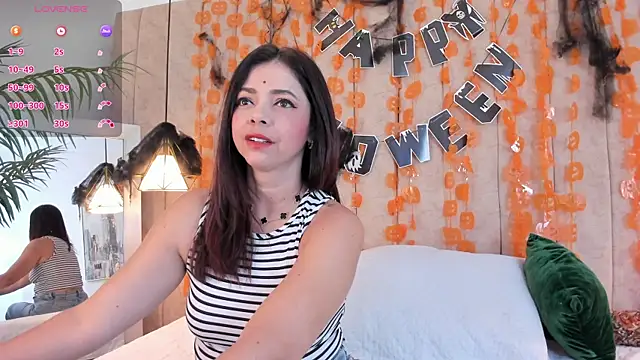 Snapshot of Anantaa_ chatting on 10-27-25, 11:25 Anantaa online show from 10-27-25, 11:25