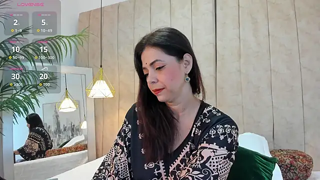 Snapshot of Anantaa_ chatting on 12-04-25, 11:41 Anantaa online show from 12-04-25, 11:41