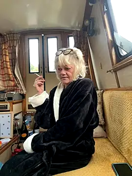 Snapshot of ladyboatlady chatting on 10-05-25, 06:45 ladyboatlady online show from 10-05-25, 06:45