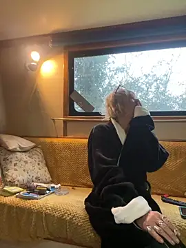 Snapshot of ladyboatlady chatting on 10-08-25, 06:33 ladyboatlady online show from 10-08-25, 06:33