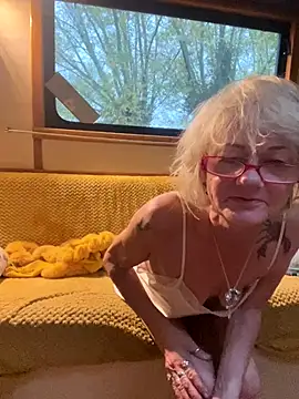 Snapshot of ladyboatlady chatting on 10-14-25, 06:36 ladyboatlady online show from 10-14-25, 06:36