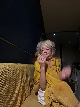 Snapshot of ladyboatlady chatting on 10-17-25, 05:54 ladyboatlady online show from 10-17-25, 05:54