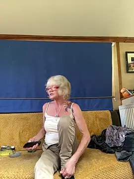 Snapshot of ladyboatlady chatting on 10-20-25, 12:16 ladyboatlady online show from 10-20-25, 12:16