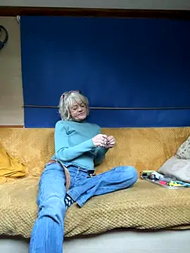 Snapshot of ladyboatlady chatting on 10-25-25, 04:24 ladyboatlady online show from 10-25-25, 04:24