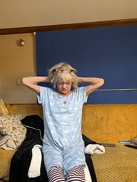 Snapshot of ladyboatlady chatting on 10-29-25, 07:21 ladyboatlady online show from 10-29-25, 07:21