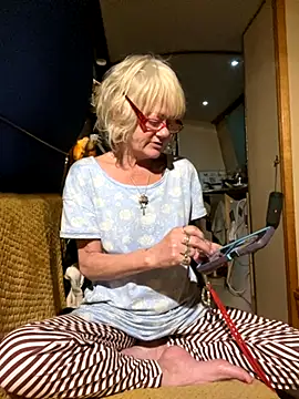 Snapshot of ladyboatlady chatting on 10-29-25, 11:50 ladyboatlady online show from 10-29-25, 11:50