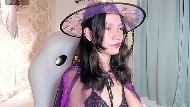Snapshot of LilyThea chatting on 10-31-25, 09:16 LilyThea online show from 10-31-25, 09:16